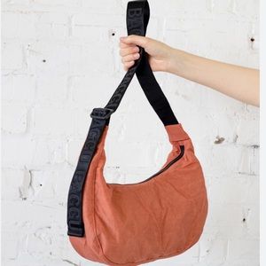 Baggu medium crescent in Rhubarb